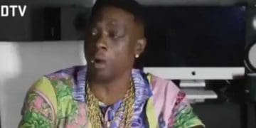 When They Curling In The Squat Rack And Pause To Check Their Phone