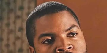 Me Staring At The Year Old Construction Worker In Jeans Benching Lbs